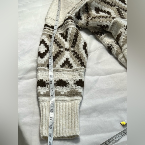 Old Navy Women Sweatshirt Ivory Cream Aztec Fair Isle Knit Pullover Extra Small - Picture 8 of 9
